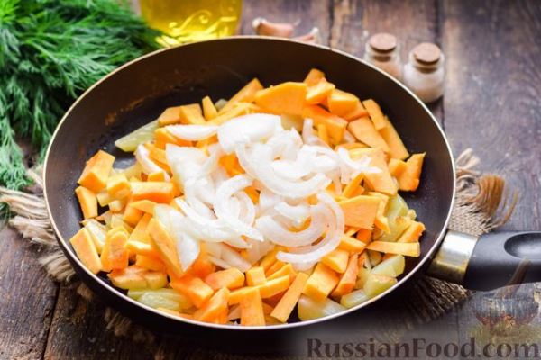 Жареная картошка с тыквой и курицей