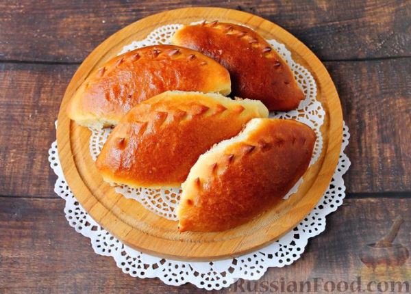 Дрожжевые пирожки с яйцом, курицей и укропом (в духовке)