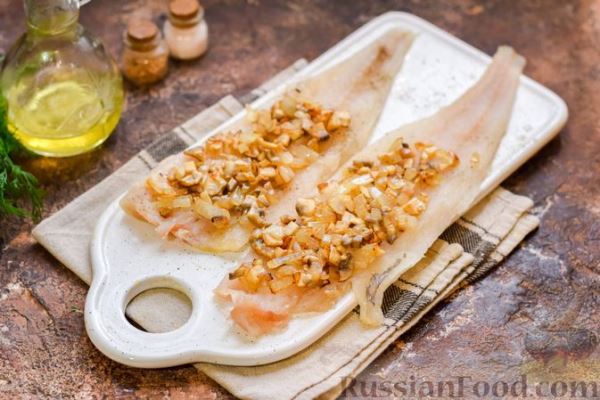 Запечённые рыбные рулетики с грибами и сыром