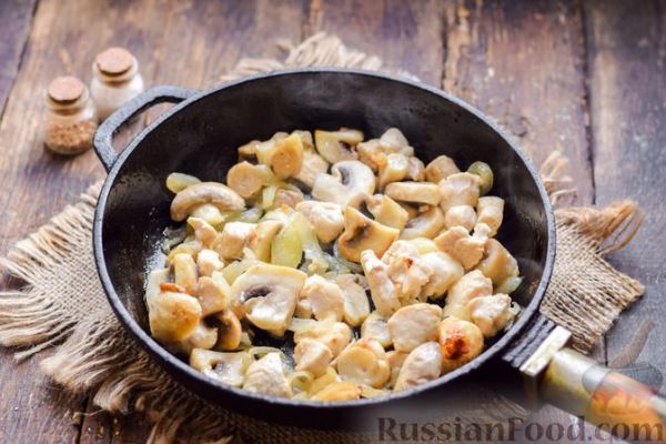 Жареная картошка с грибами и курицей