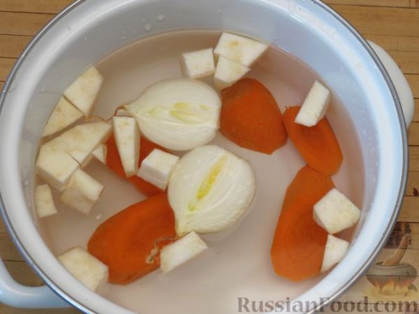 Постная картофельная запеканка с чечевицей и замороженными овощами