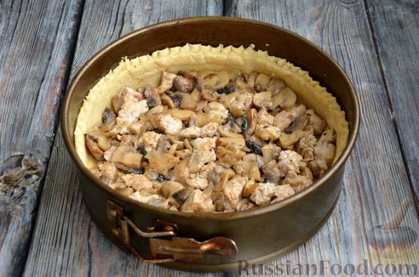 Киш с индейкой, грибами и картофелем