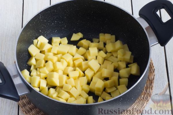 Борщ с черносливом и квашеными помидорами