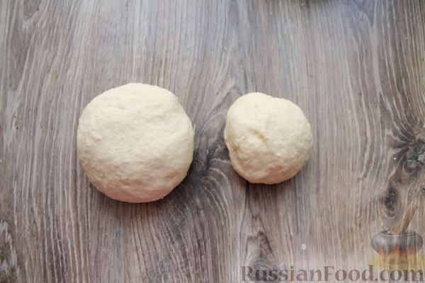 Рулет из дрожжевого теста на сметане, с рассольным сыром