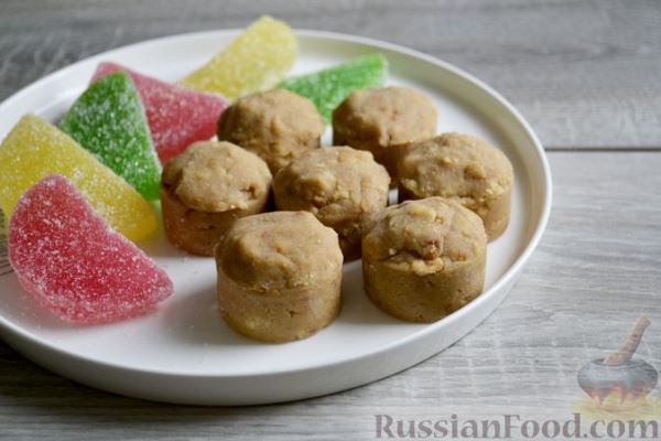 Конфеты из печенья, со сгущённым молоком, орехами и мармеладом