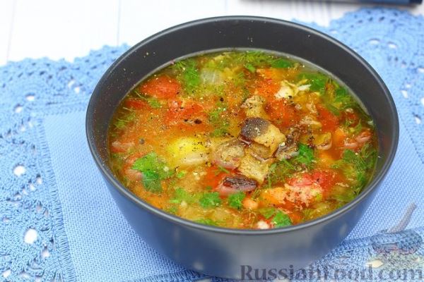 Суп с кускусом, беконом и помидорами