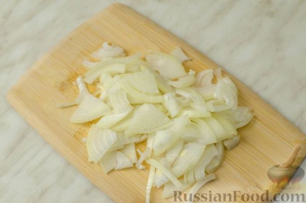 Рыба в сметане с солёными огурцами (на сковороде)