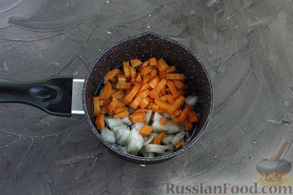 Суп с кускусом, беконом и помидорами