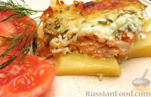 Картофельная запеканка с сёмгой и сырно-сливочным соусом