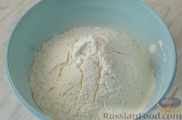 Дрожжевые пирожки с горохом и грибами (в духовке)