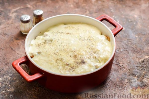 Рыбная запеканка с грибами и сметанно-сырной заливкой