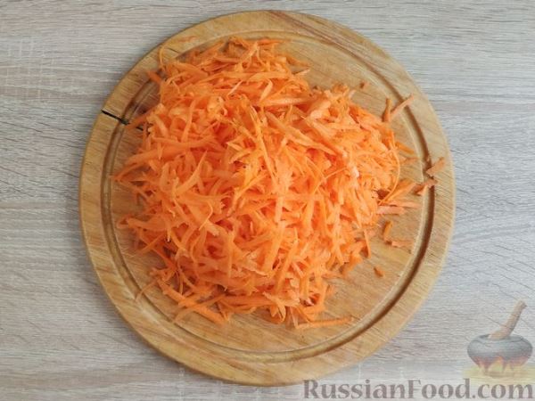 Курица, тушенная с морковью