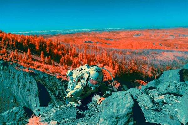 Спектральный разрыв: серия короткометражных фильмов и фотографий Мако Миямото