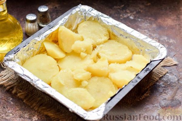 Скумбрия, запечённая с грибами и картошкой