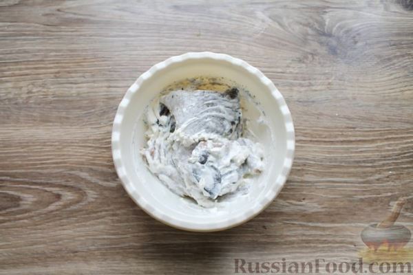 Треска, запечённая с картофелем, морковью и сыром