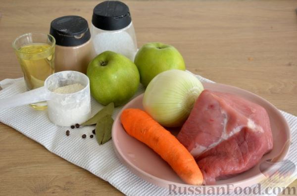 Говядина, тушенная с яблоками