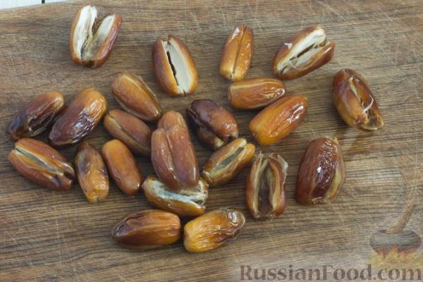 Финики, фаршированные творогом, грецкими орехами и кокосовой стружкой