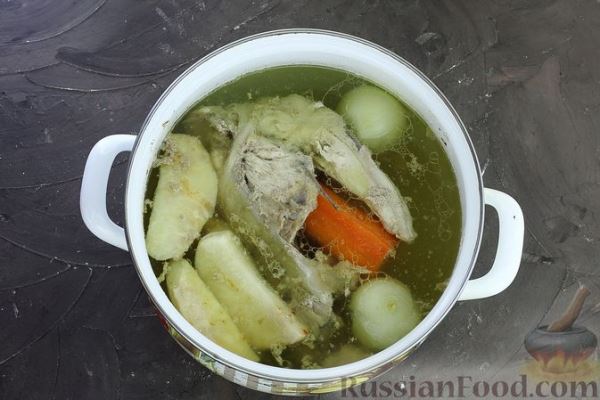 Пельмени с курицей, в бульоне