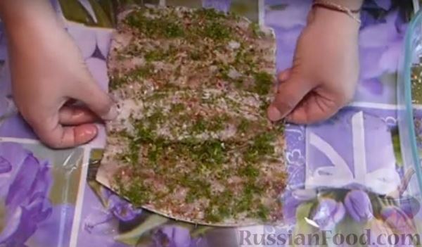 Рулет из скумбрии с овощами, грибами и сыром