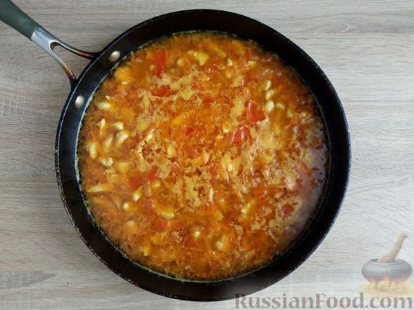 Кускус с курицей и овощами, на сковороде