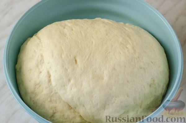 Дрожжевые пирожки с горохом и грибами (в духовке)