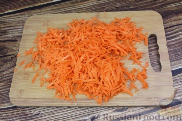 Рулет из рыбы с овощами и варёными яйцами (в духовке)