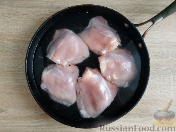 Курица, тушенная с морковью