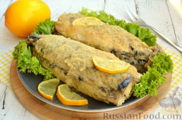 Скумбрия, запечённая с сельдереем и грибами (в фольге)