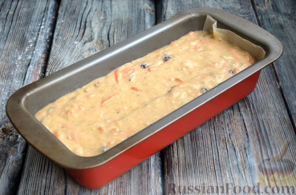 Пряный бананово-морковный кекс с вяленой клюквой и орехами