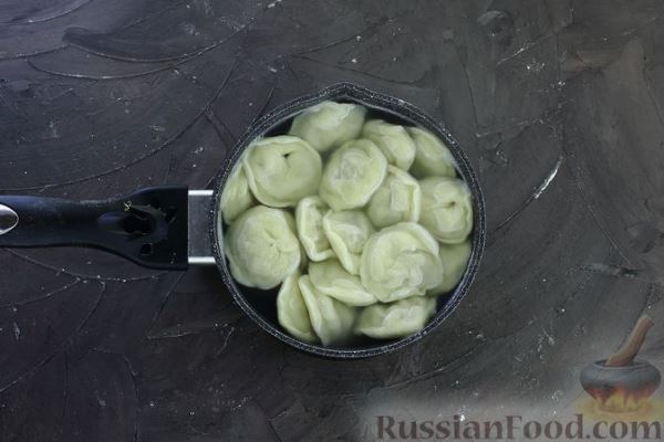 Пельмени с курицей, в бульоне
