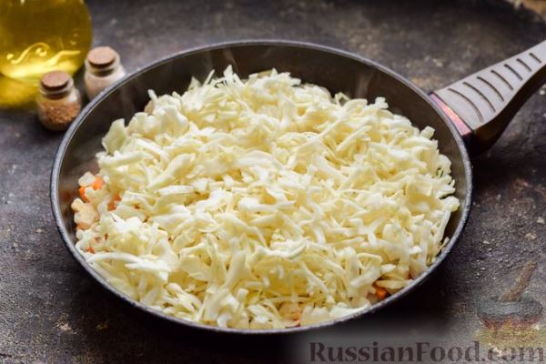 Тушёная капуста с курицей и гречкой (на сковороде)