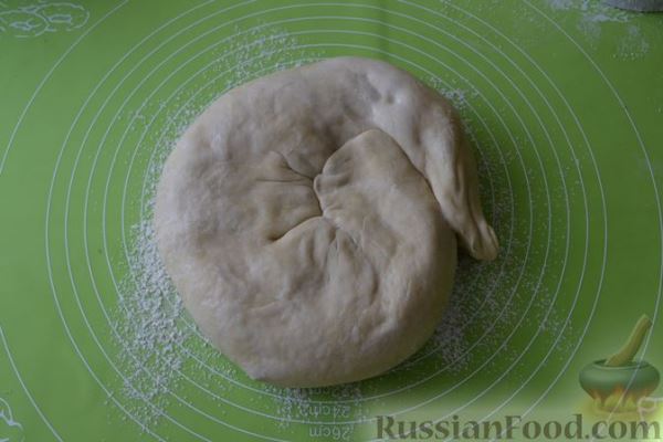 Катлама с пряной луковой начинкой