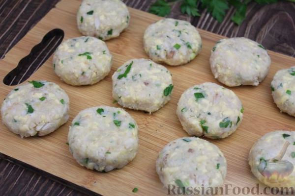 Рыбные котлеты с картофелем, сыром и зеленью