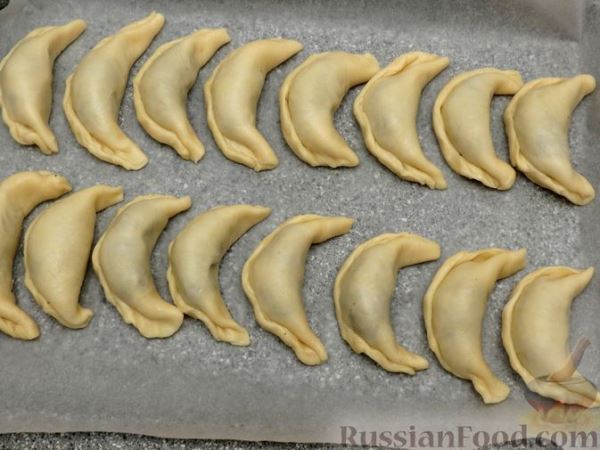 Песочное печенье "Полумесяцы" с мёдом, орехами и корицей