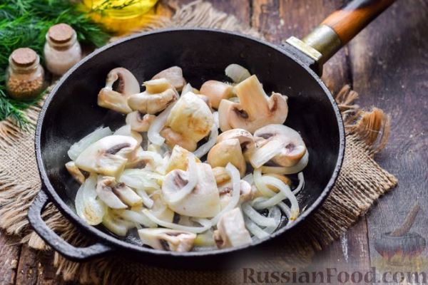 Жареная картошка с грибами и курицей