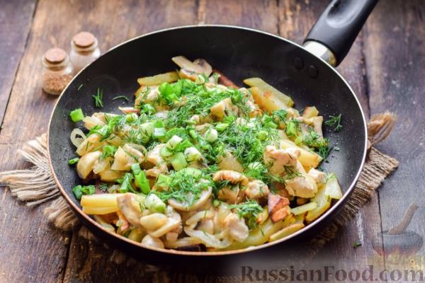 Жареная картошка с грибами и курицей
