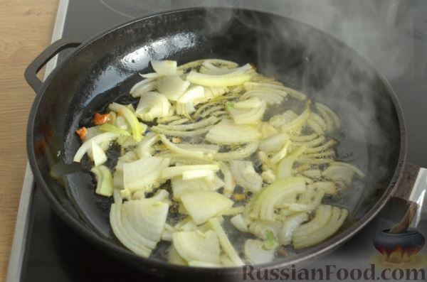Фриттата с лососем и брюссельской капустой
