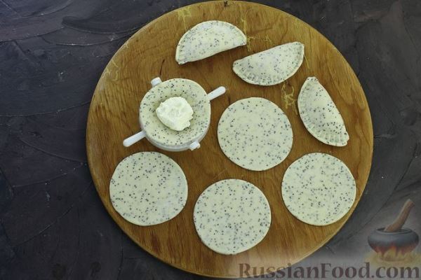 Маковые вареники с творожной начинкой и цедрой апельсина