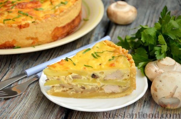 Киш с индейкой, грибами и картофелем