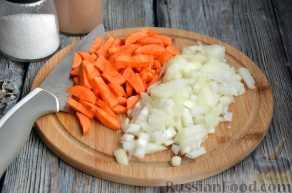 Суп с куриными рулетиками и клецками