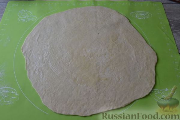 Катлама с пряной луковой начинкой