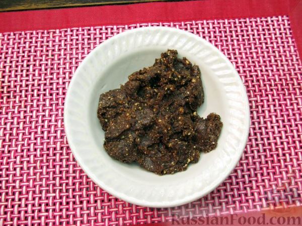 Песочный пирог с начинкой из чернослива с орехами и сметанно-яичной заливкой