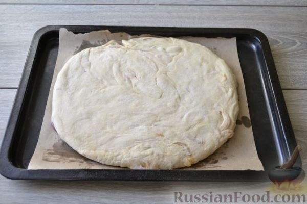 Катлама с пряной луковой начинкой