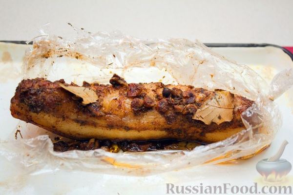 Пикантное сало, запечённое с чесноком и пряностями (в рукаве)