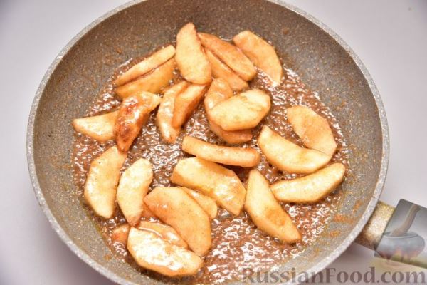 Овсянка на молоке, с изюмом, яблоками и корицей