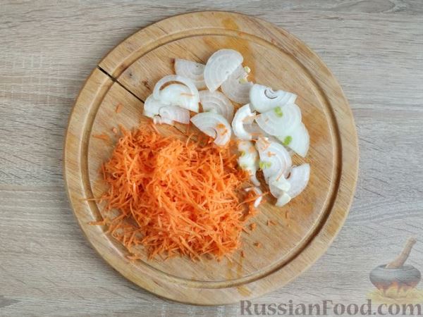 Свиная печень, жаренная с овощами и яйцами
