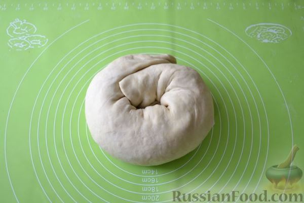 Катлама с пряной луковой начинкой