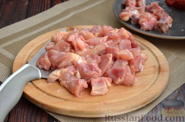 Картошка, тушенная с курицей и консервированной фасолью