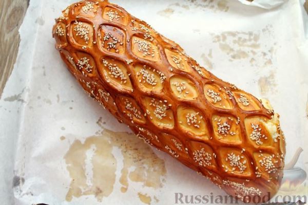 Рулет из дрожжевого теста на сметане, с рассольным сыром