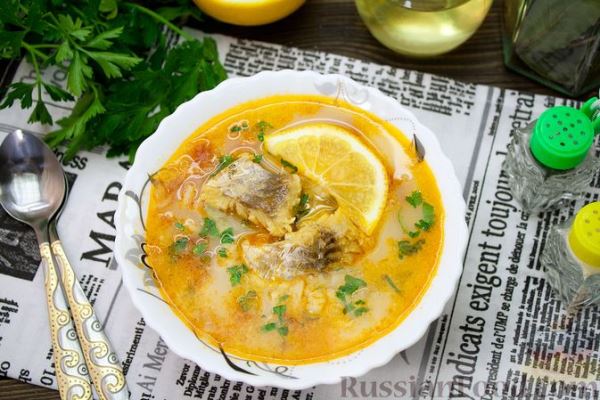 Рыбный суп с рисом, консервированными помидорами  и сливками